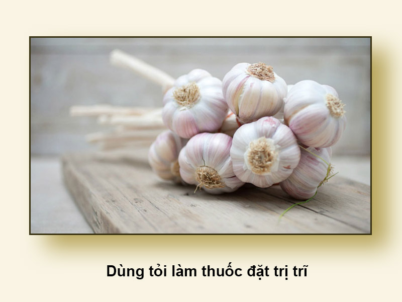 Dùng tỏi làm thuốc đặt trị trĩ