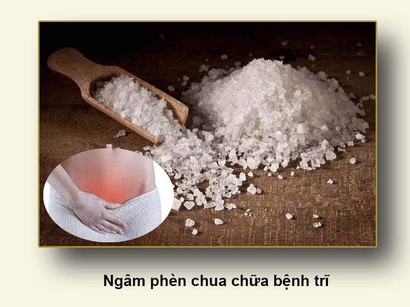 Ngâm phèn chua chữa bệnh trĩ