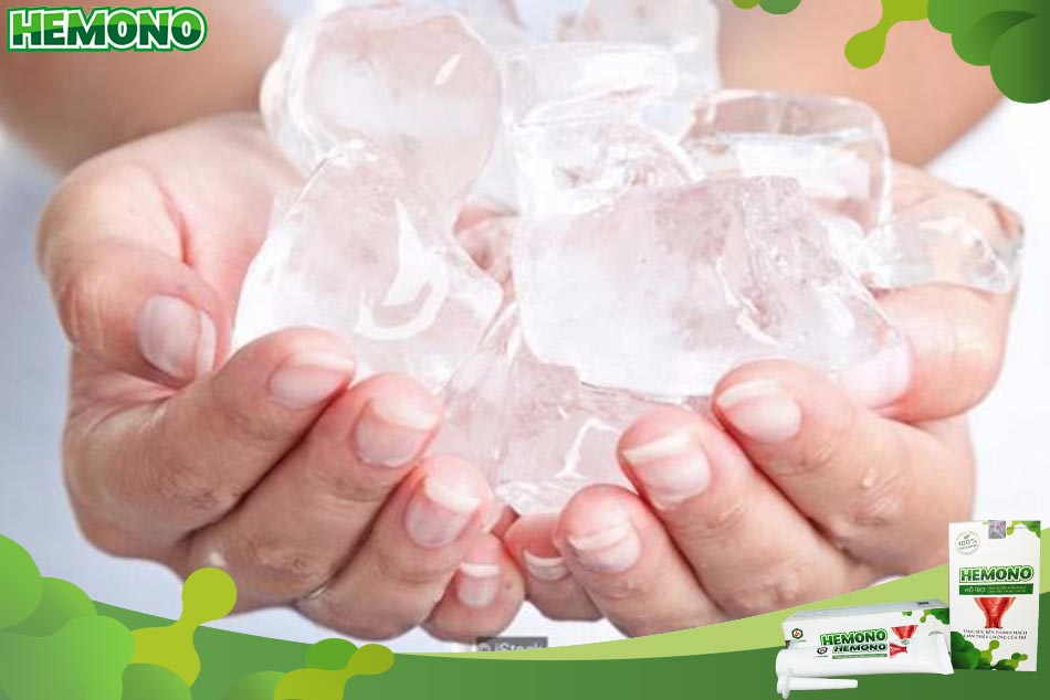 Cầm máu trĩ tại nhà bằng cách chườm đá lạnh