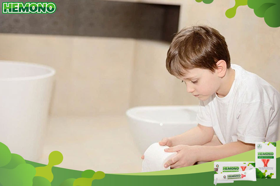 Triệu chứng khi trẻ bị sa trực tràng là gì?
